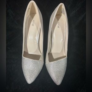 Women’s size 8 1/2 Apt 9 Tan Bling / Rhinestone 4” heels Worn Once (PROM)